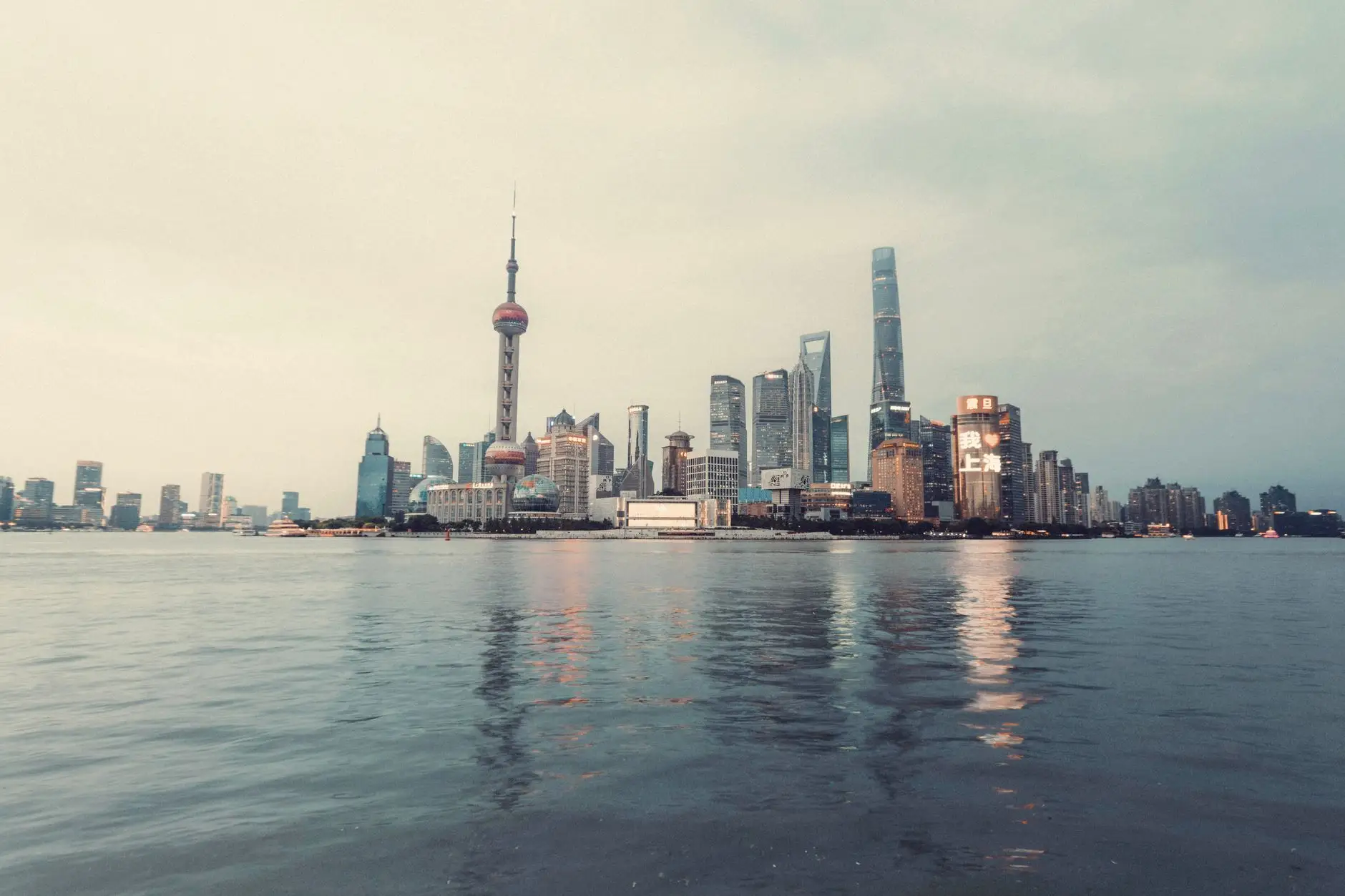 2025年服装服饰批发行业趋势与福州贸易企业应对策略